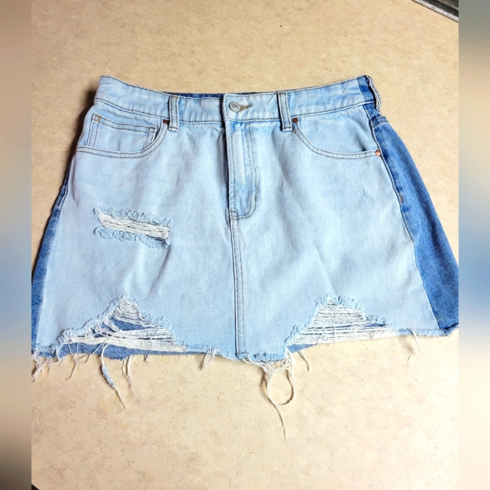 Pacsun women size 28 two tone mini Jean skirt distres